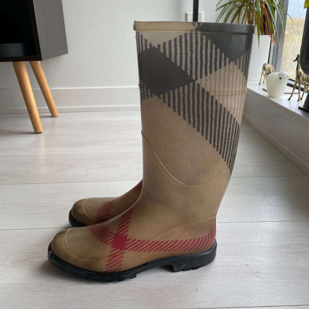 Burberry Rain boots, size 8/8.5